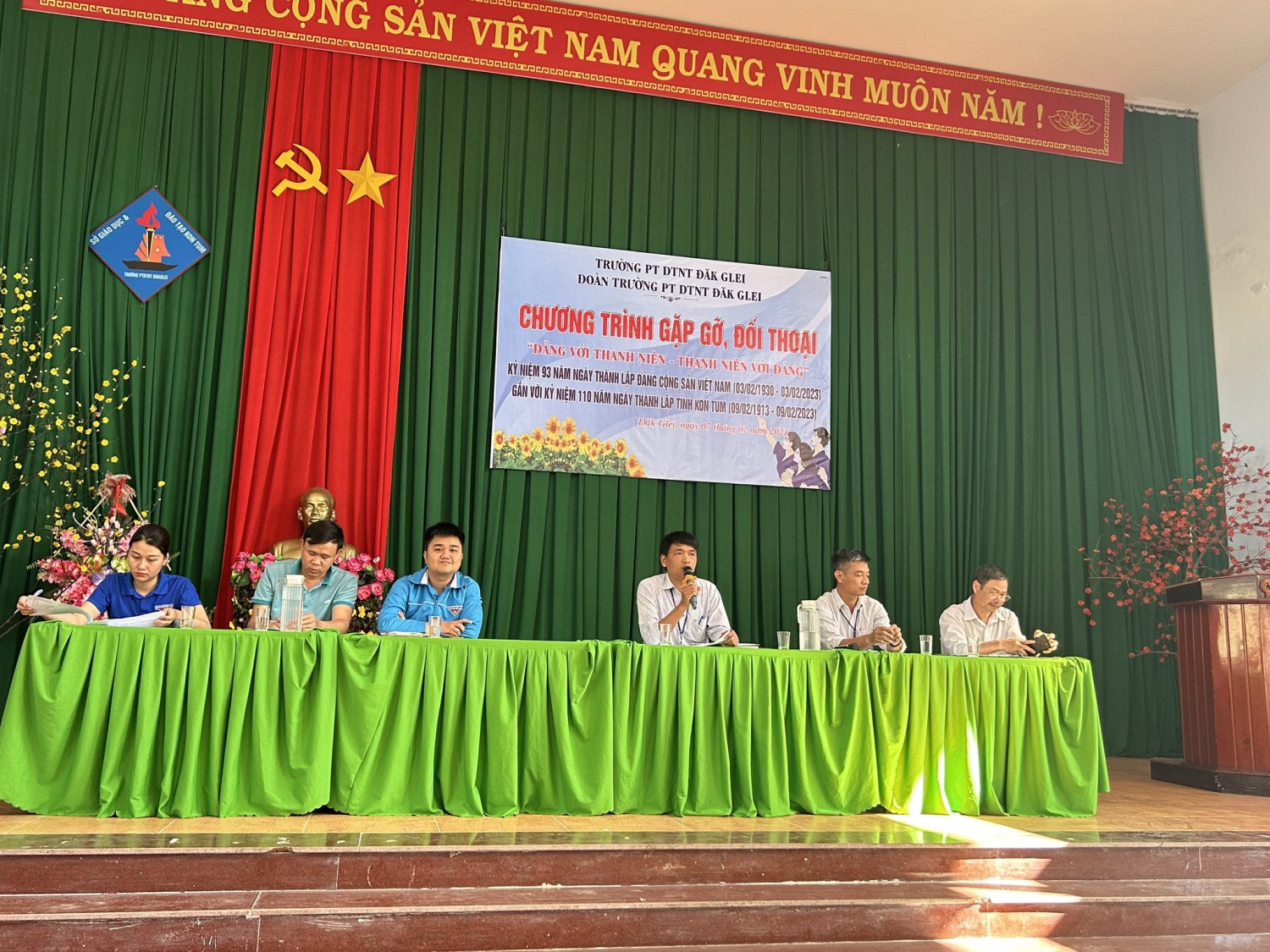 TỌA ĐÀM "ĐẢNG VỚI THANH NIÊN - THANH NIÊN VỚI ĐẢNG"